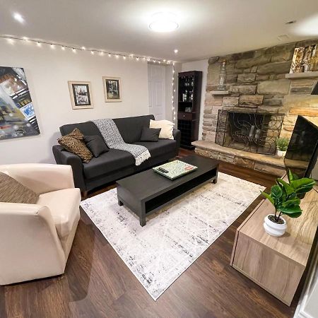 Spacious & Renovated 1Bd Suite W/Parking トロント エクステリア 写真