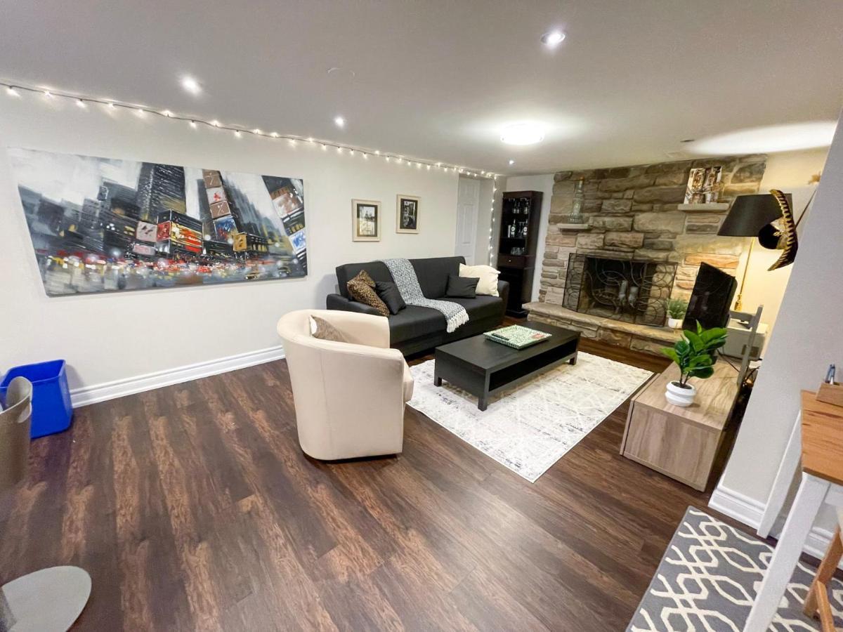 Spacious & Renovated 1Bd Suite W/Parking トロント エクステリア 写真