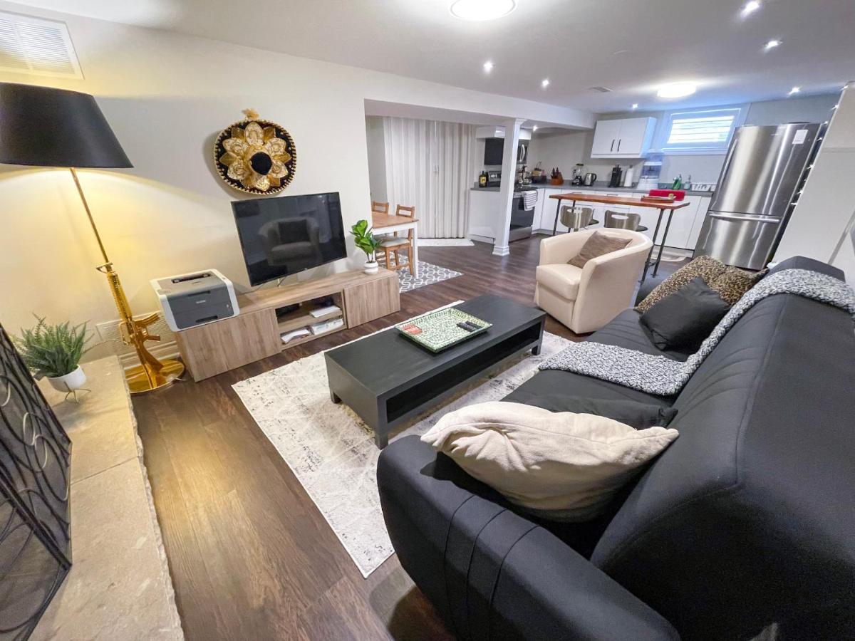Spacious & Renovated 1Bd Suite W/Parking トロント エクステリア 写真