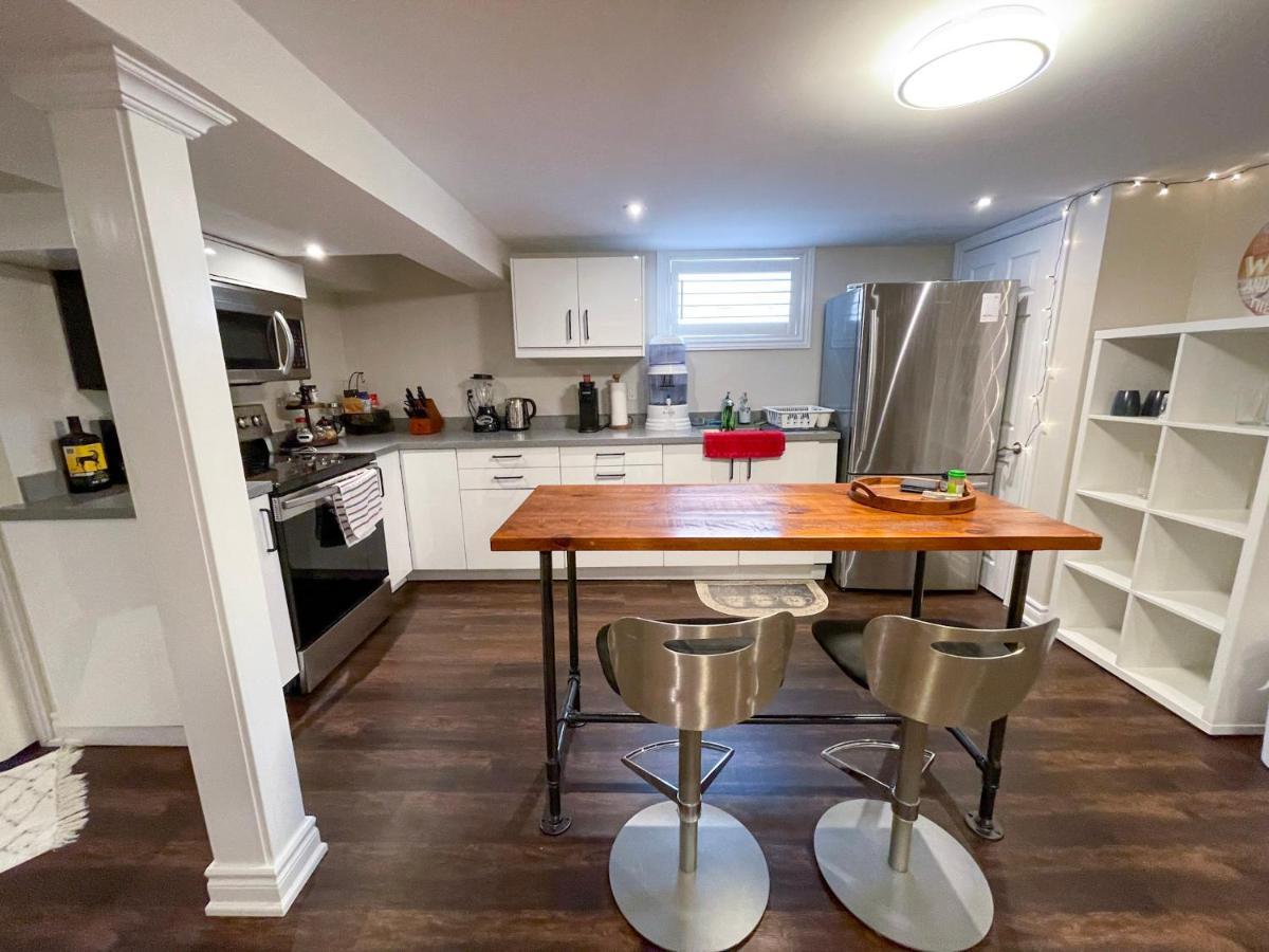 Spacious & Renovated 1Bd Suite W/Parking トロント エクステリア 写真