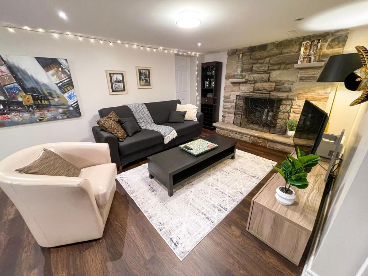 Spacious & Renovated 1Bd Suite W/Parking トロント エクステリア 写真