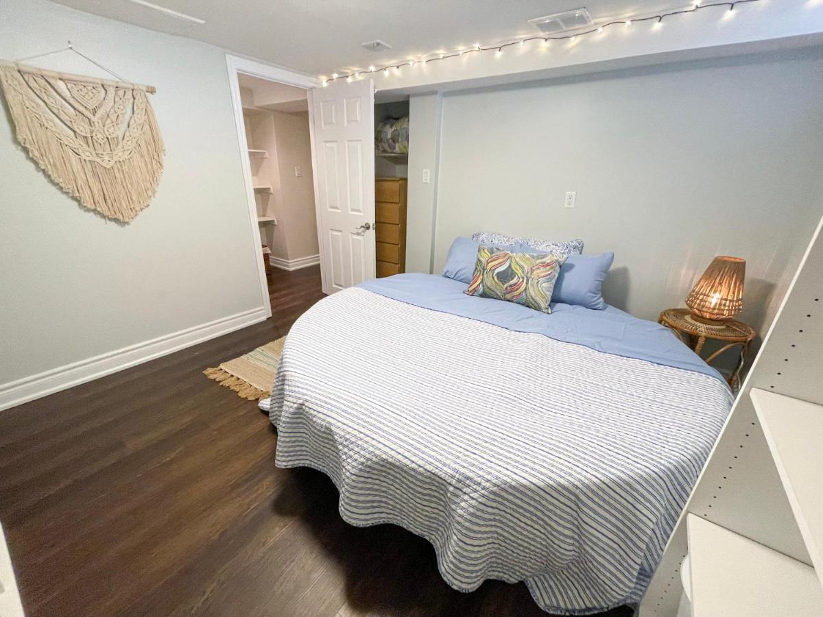 Spacious & Renovated 1Bd Suite W/Parking トロント エクステリア 写真