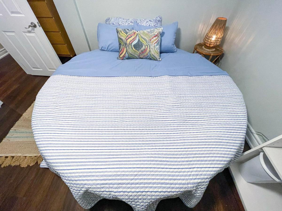 Spacious & Renovated 1Bd Suite W/Parking トロント エクステリア 写真